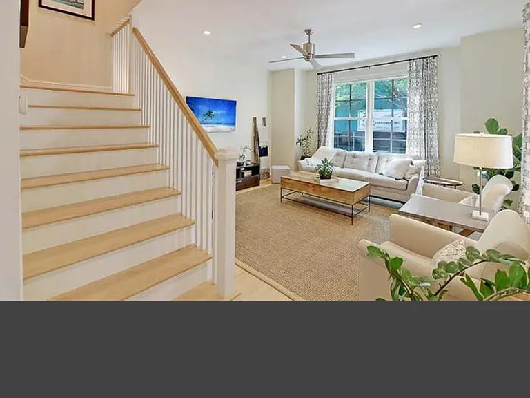 8 Brewster Ct — Photo 11