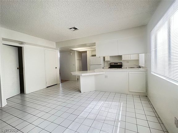 4th image of 2690 Alwoodley Cir