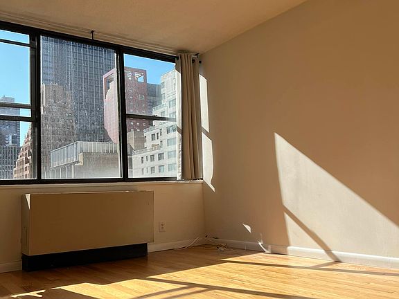 3rd image of 301 E 45th St #11DS