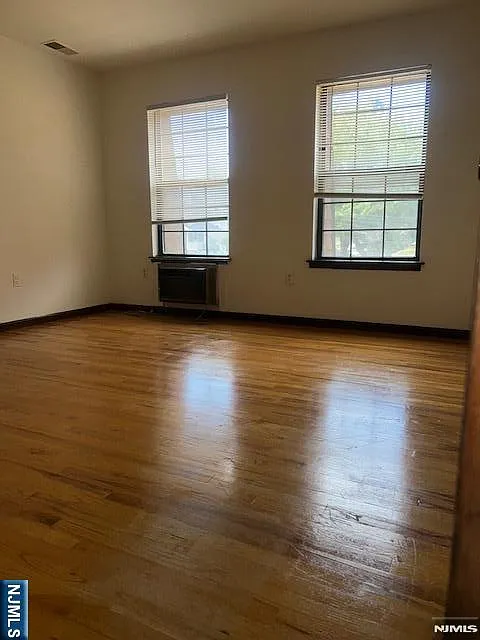 2 bed, 1.0 bath, $2,100 — Photo 4