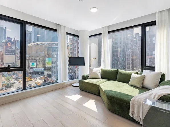 300 West 30th Street image 1 of 17