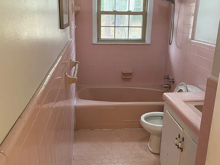 801 Mosley St — Photo 22