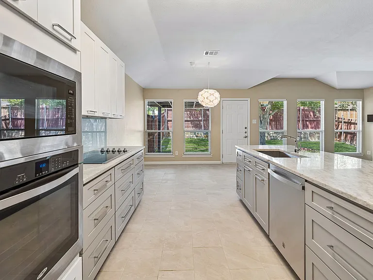 1001 Margaret Dr — Photo 9