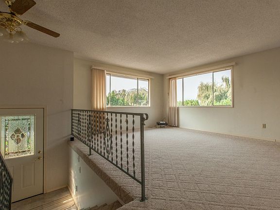3rd image of 537 N Larch Ave
