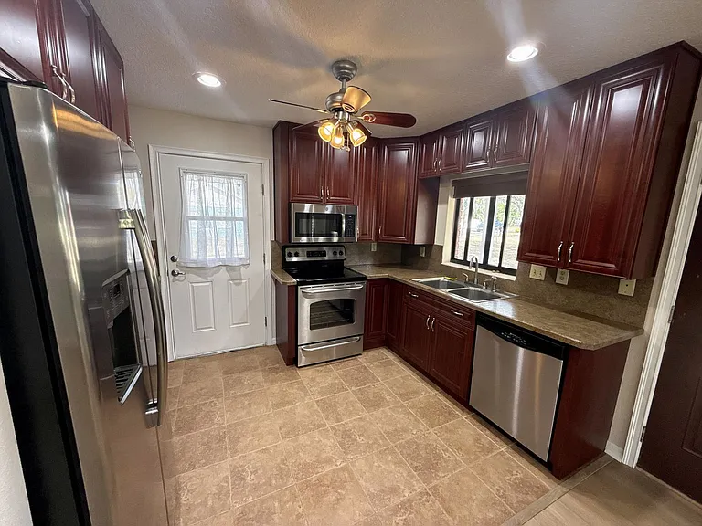 1406 1/2 Berkshire Dr — Photo 11