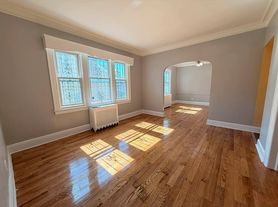 160-19 76th Ave, Fresh Meadows, NY