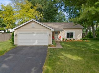 1220 Old Mill Ln, Algonquin, IL 60102
