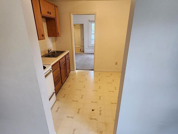 5th image of 856 Wilson Ave
