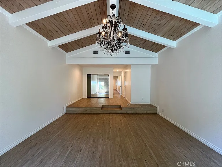 5710 Jumilla Ave — Photo 9