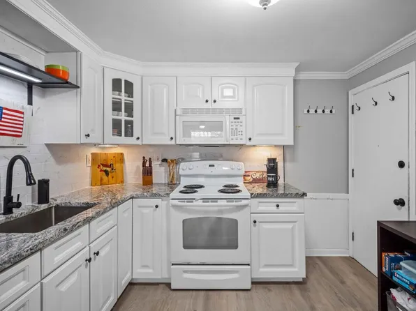 99 East Broadway #8, Derry, NH 03038
