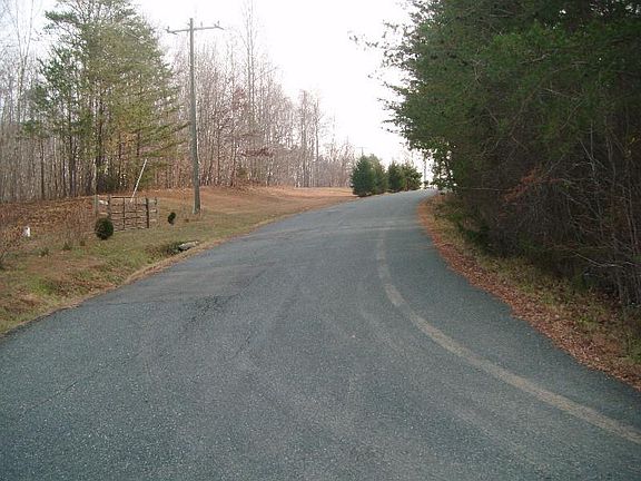 5th image of 18 Old Banks Dr
