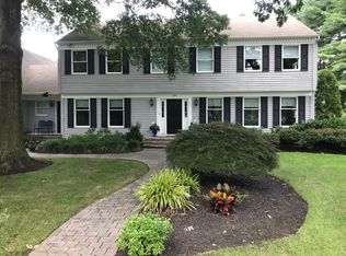 105 N Riding Dr, Moorestown, NJ 08057