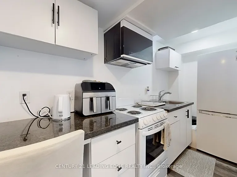 1574 Edgecroft Dr — Photo 30