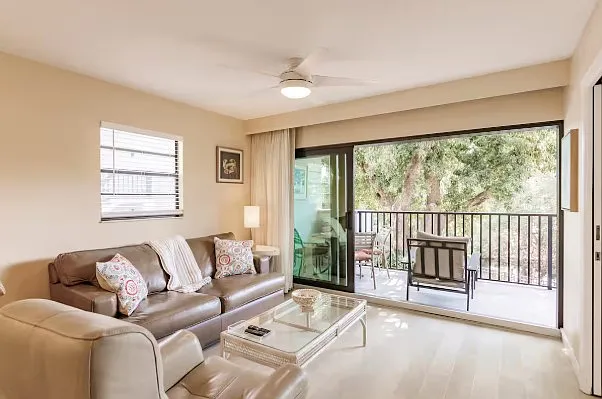 2 bed, 864 sqft, $10,350 — Photo 1