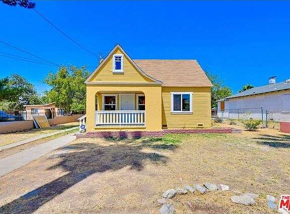 2nd image of 1544 N Sierra Way