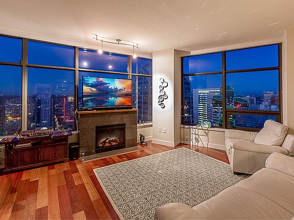 4th image of 700 W East St Unit 3603