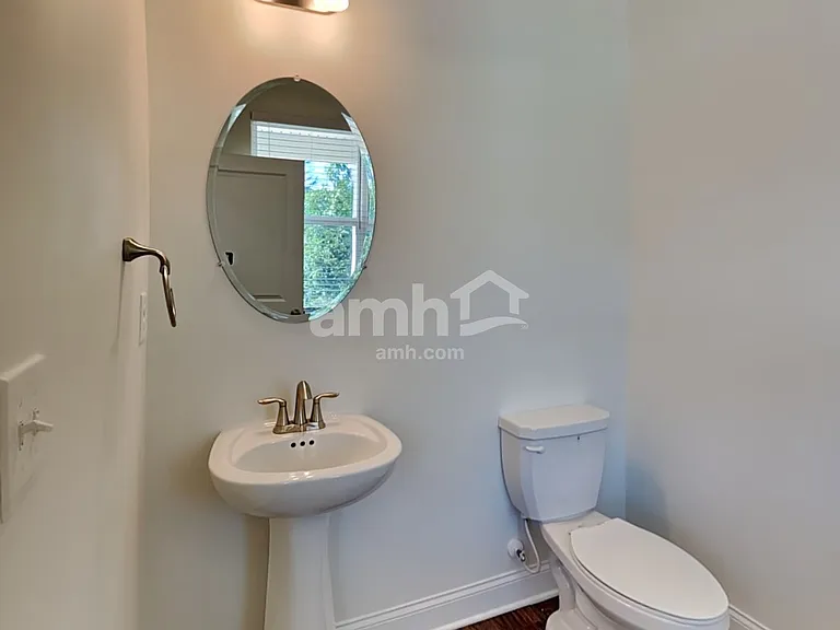 1079 Ashlyn Ct — Photo 10