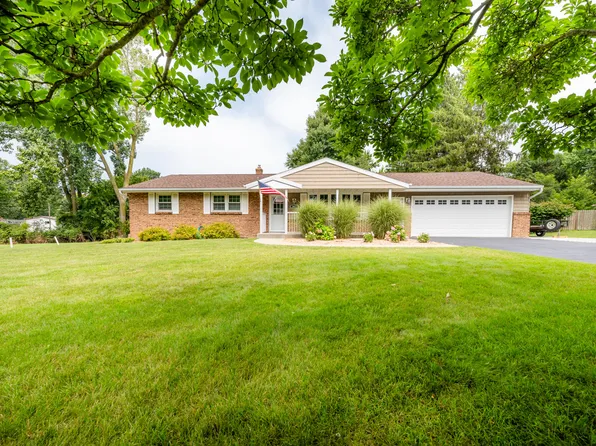 3073 Thresa Dr, Stevensville, MI 49127