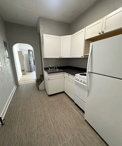 230 Adams St — Photo 7