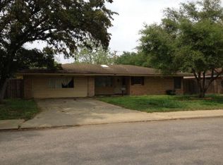 1105 Washington Dr, Alice, TX 78332