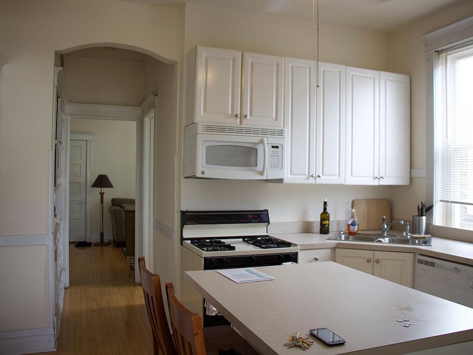 1st image of 2042 W Augusta Blvd APT 3