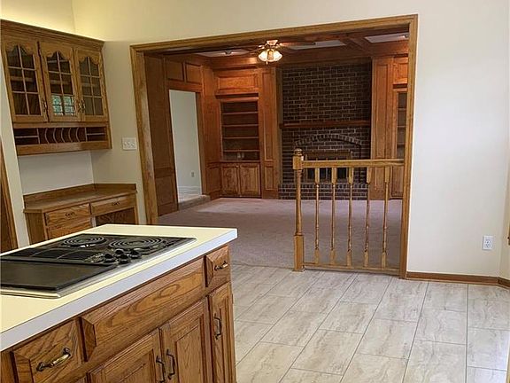 4th image of 10809 W 105th St