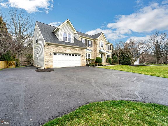 3rd image of 20111 Sweet Meadow Ln