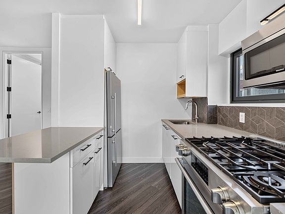 3rd image of 250 E Houston St #4C