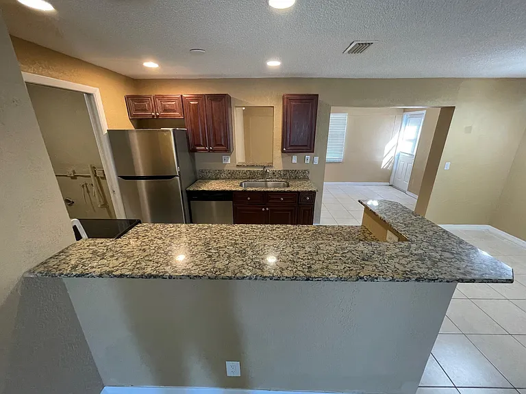 1650 W 12th Ct — Photo 6