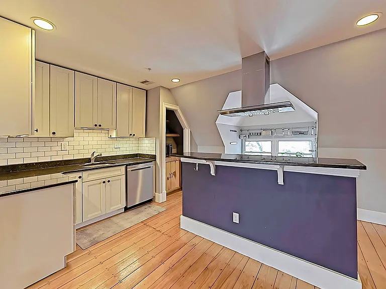 81 Summer St #5 — Photo 2