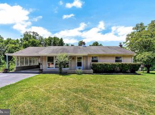 1690 Oak Ln, Dover, PA