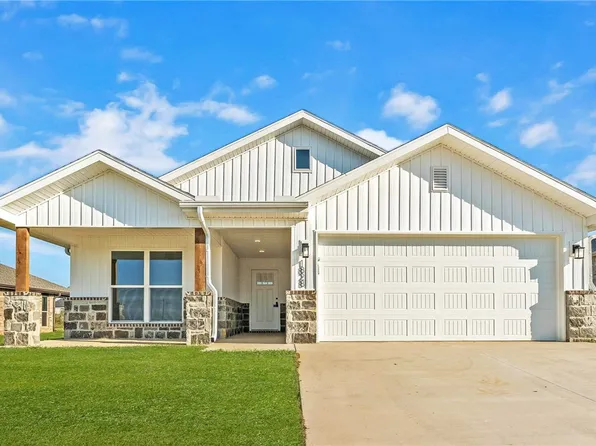 1828 Porter St, Pea Ridge, AR 72751