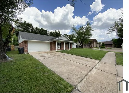 3 bed, 1602 sqft, $2,100 — Photo 2