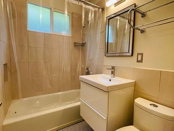 4th image of 1243 25th St #B