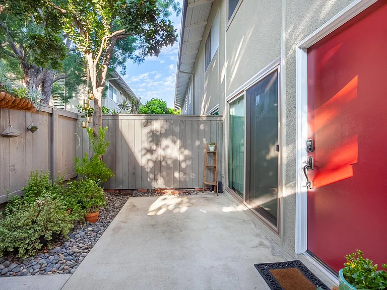 708 W Sierra Madre Blvd #37 — Photo 1