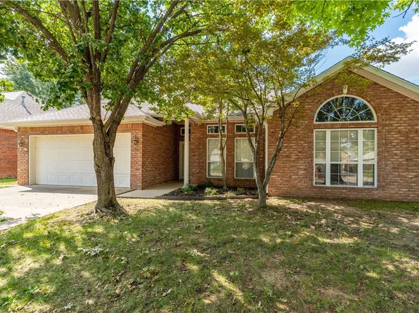 1204 N 36th St, Rogers, AR 72756