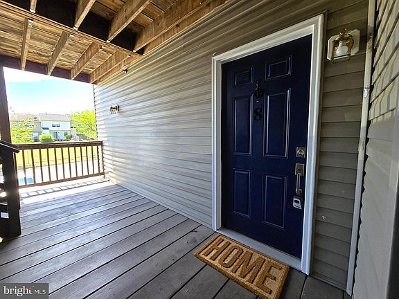 3rd image of 136 Brookland Ct APT 8