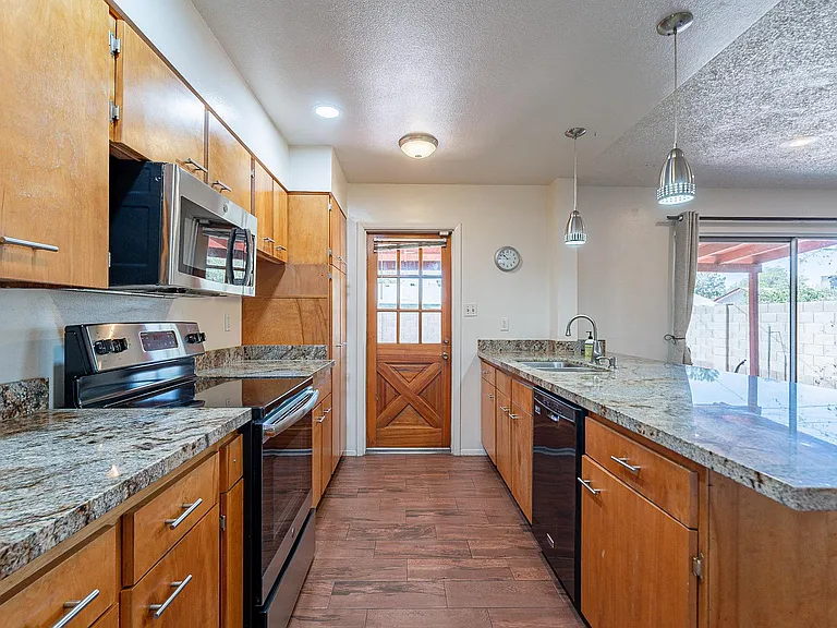 239 E Erie Dr — Photo 13