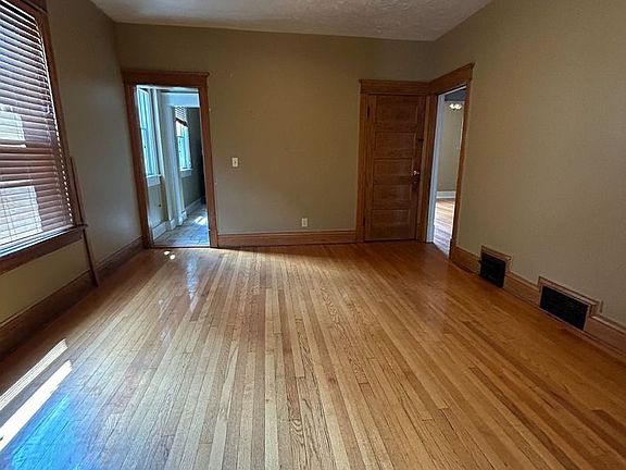 4th image of 562 S 26th Ave