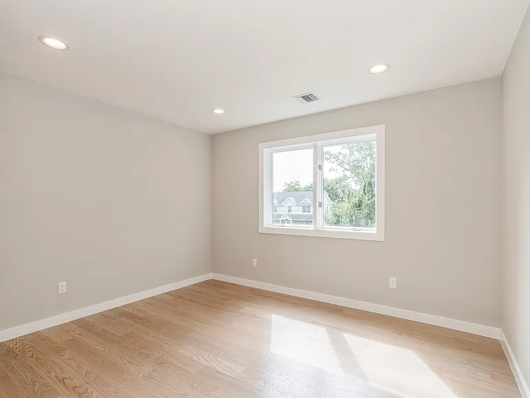 66 E Gramercy Pl — Photo 24