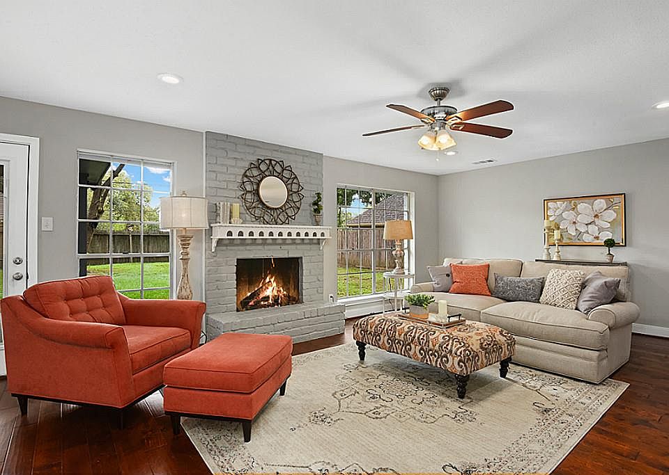 1st image of 12418 Carriage Hill Dr