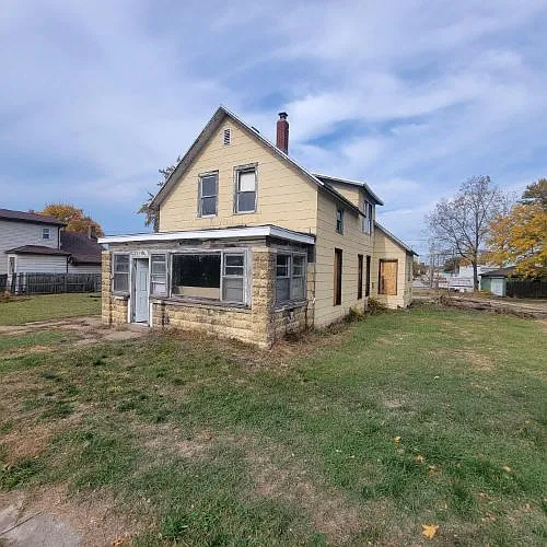 921 Green St photo 1