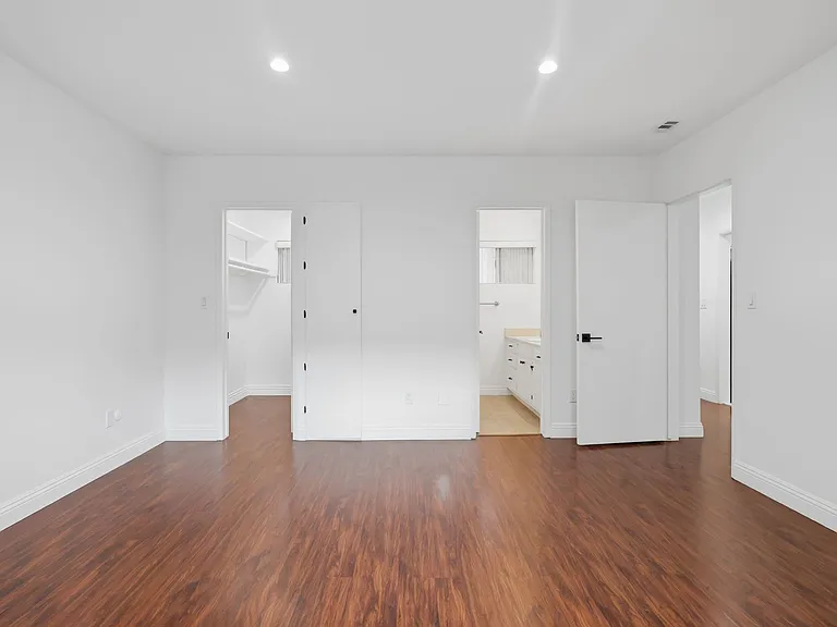 124 N Clark Dr #107 — Photo 26