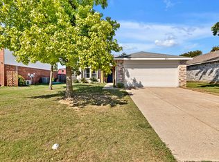 8404 Early Dawn Trl, Denton, TX 76210