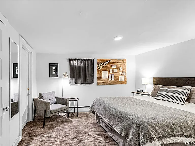 2 bed, 1050 sqft, $2,200 — Photo 3