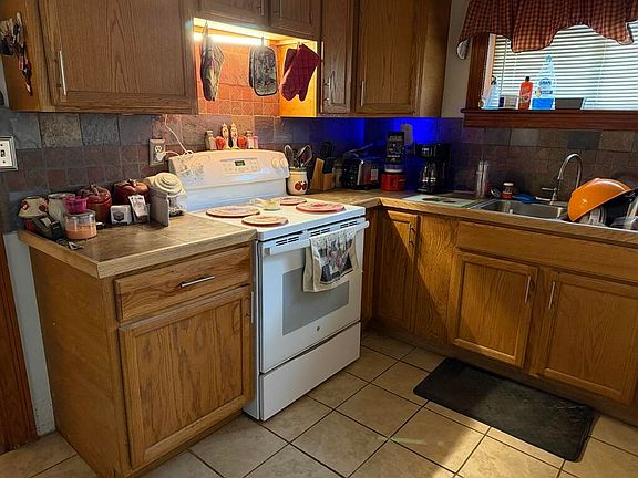 5th image of 213 Merriman Rd