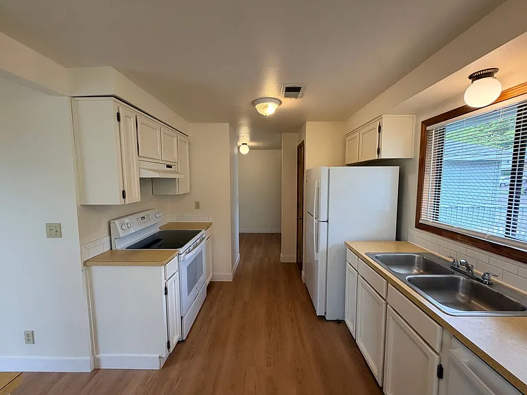 4389 Imperial Dr — Photo 10