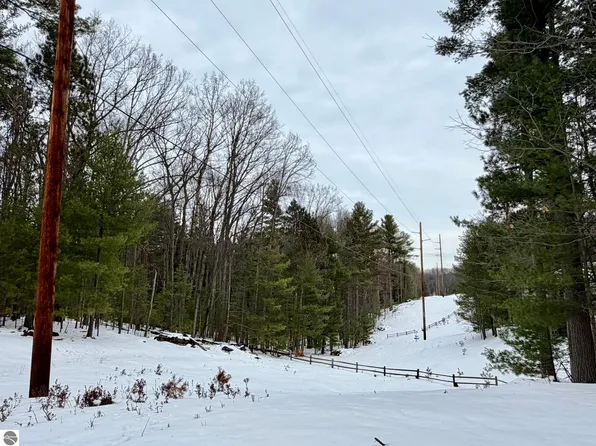 4478 Ground Pine Trl, Traverse City, MI 49686