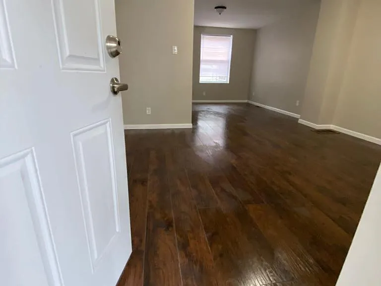 6517 Saybrook Ave — Photo 4