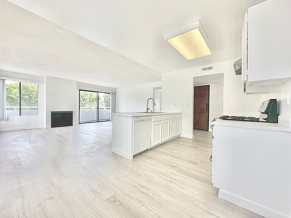 3rd image of 8831 Van Nuys Blvd APT 101